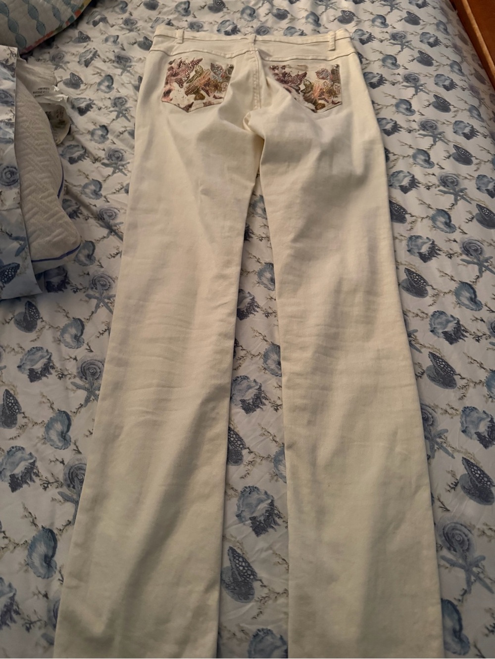 Cream skinny/Leg Women's Pants with Embroidered Back Pockets med/8